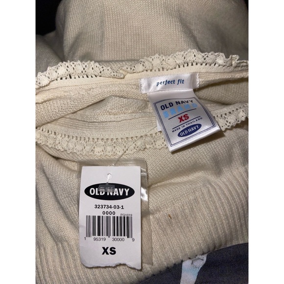 Women’s Cream Old Navy Brand Perfect Fit Sweater NWT 🤎 - Picture 17 of 17